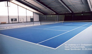 Bild der Tennishalle des TCL innen